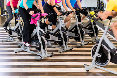 器械健身 专业教练指导下的科学休闲新选择